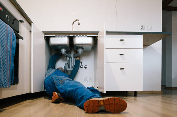 Professional Emergency Plumber technician working in Green, OH